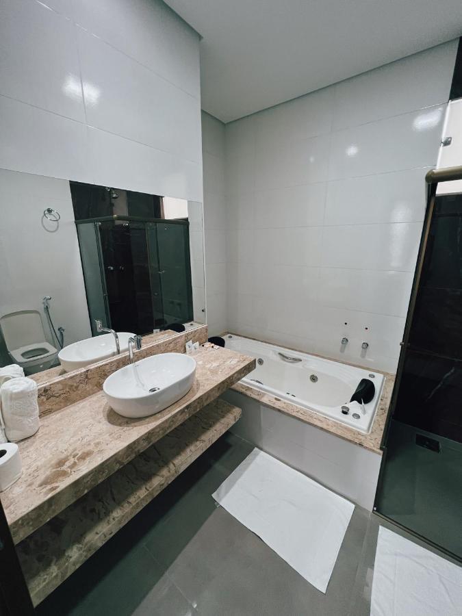 Hotel Esmeralda Verde Teófilo Otoni Buitenkant foto